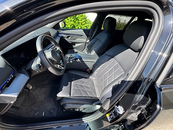 BMW i5 6 of 17