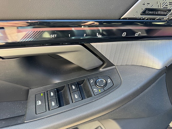 BMW i5 10 of 17