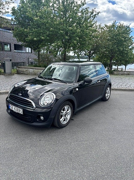 MINI One 3 of 5
