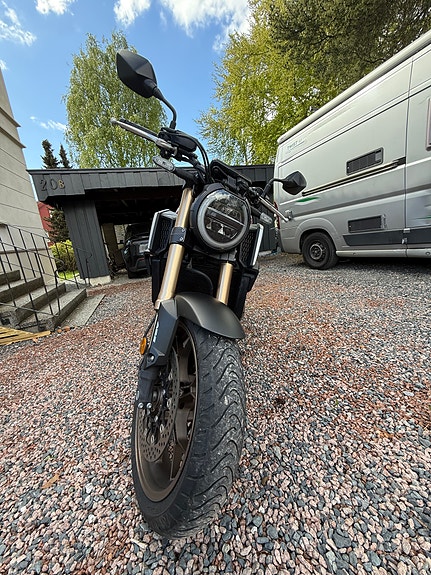 Honda CB650R 2 of 16