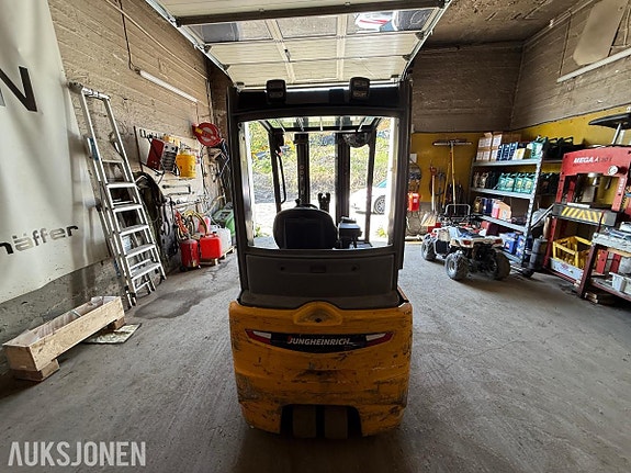 Jungheinrich EFG220 Elektrisk Motvektstruck 3 of 5