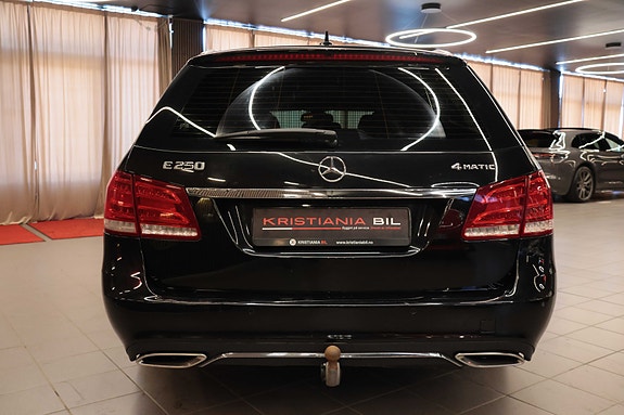 Mercedes-Benz E250 8 of 30