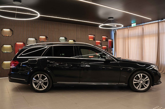 Mercedes-Benz E250 10 of 30