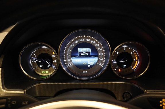 Mercedes-Benz E250 30 of 30