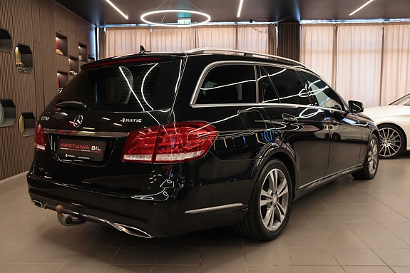 Mercedes-Benz E250 9 of 30