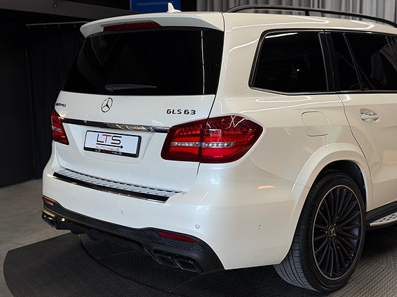 Mercedes-Benz GLS63 11 of 23