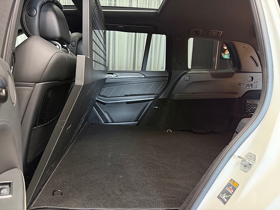 Mercedes-Benz GLS63 22 of 23