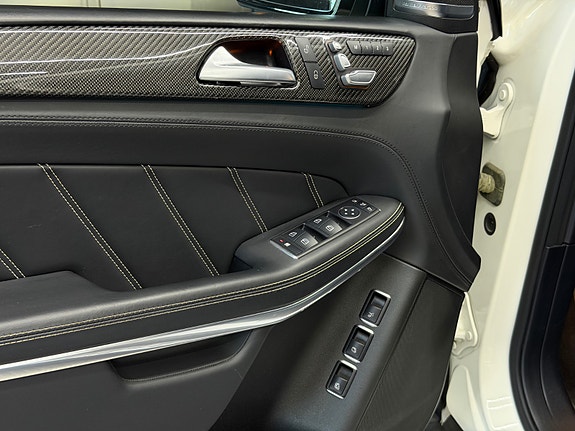 Mercedes-Benz GLS63 21 of 23