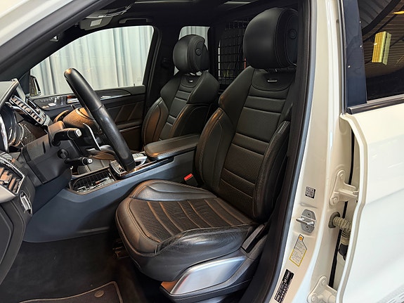 Mercedes-Benz GLS63 14 of 23