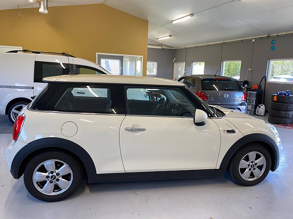 MINI One 3 of 5