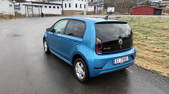 Volkswagen UP! 5 of 5