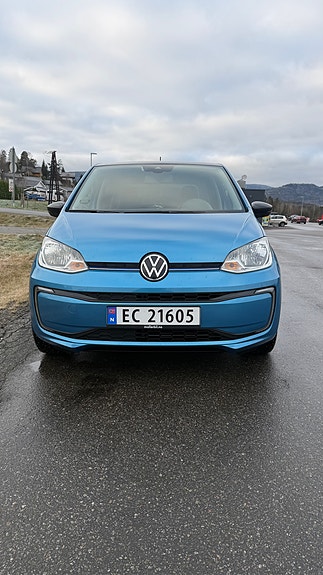 Volkswagen UP! 2 of 5