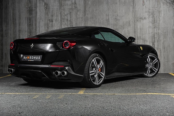 Ferrari Portofino 2 of 5