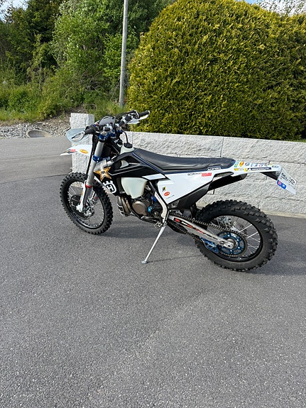 Husqvarna TE 300i 2 of 5
