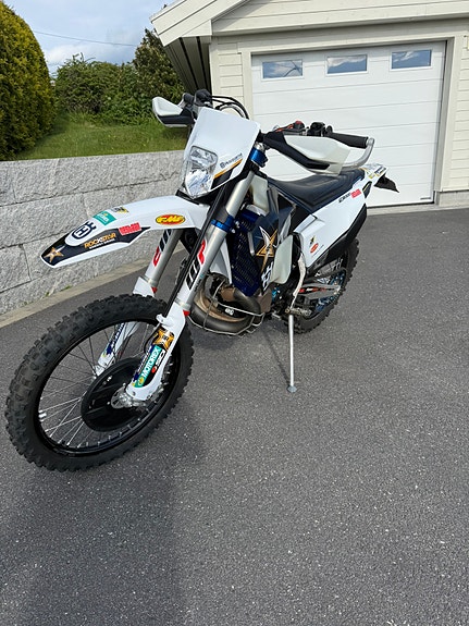 Husqvarna TE 300i 3 of 5