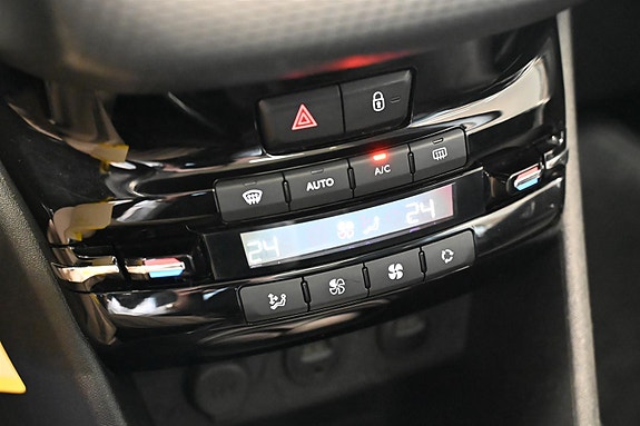 Peugeot 2008 27 of 30