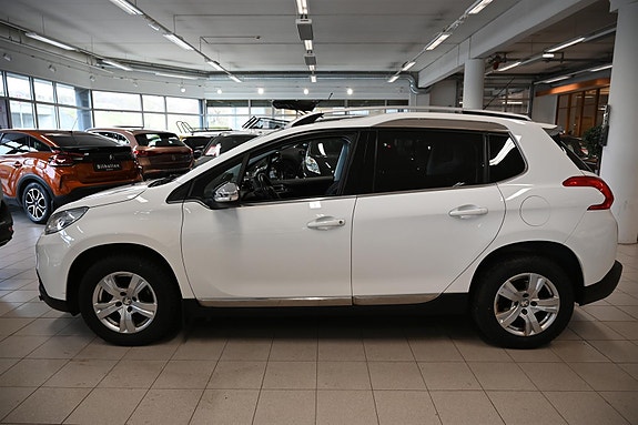 Peugeot 2008 2 of 5