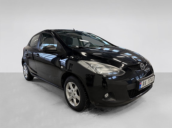 Mazda 2 3 of 5