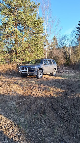 Chevrolet Tahoe 2 of 5