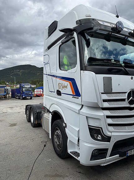 Mercedes-Benz Actros 2553 3 of 7