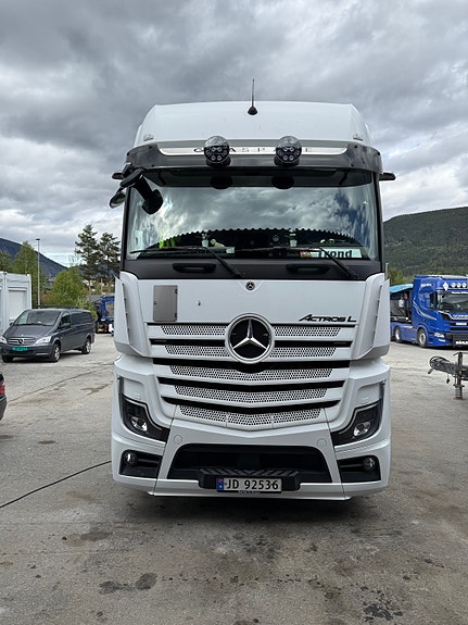 Mercedes-Benz Actros 2553 2 of 7