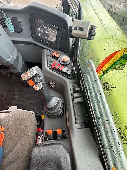 CLAAS Scorpion 741 Varipower 10 of 10