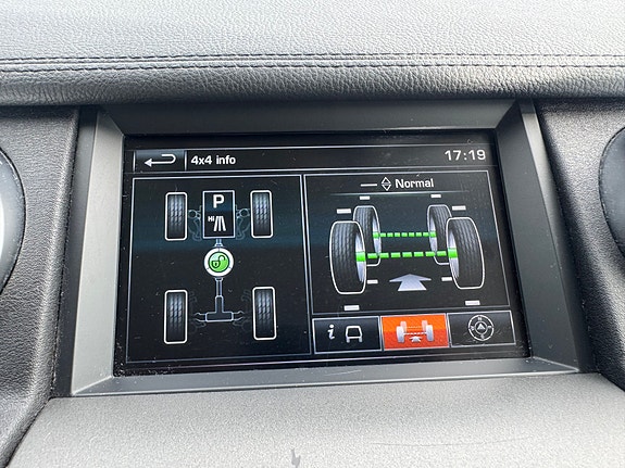 Land Rover Discovery 4 24 of 30