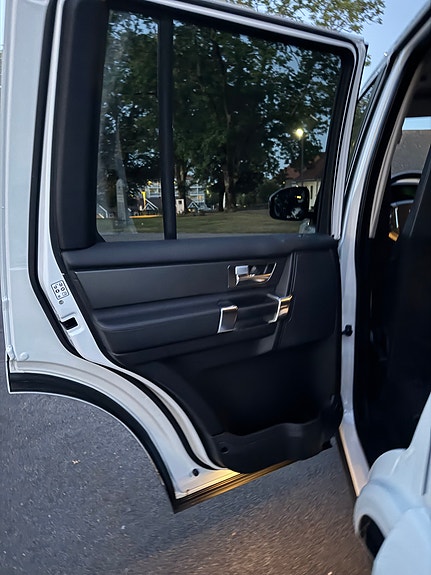 Land Rover Discovery 4 30 of 30