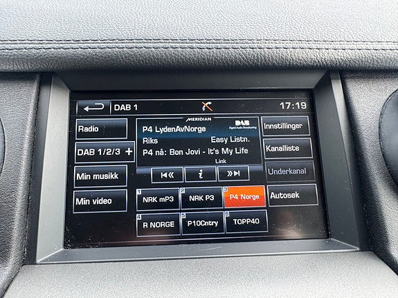 Land Rover Discovery 4 25 of 30