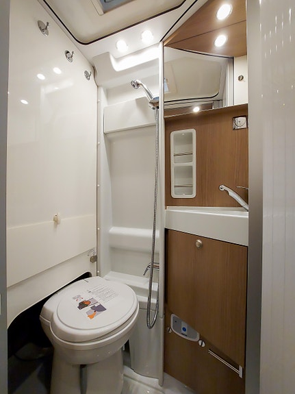 Malibu by Carthago Van 640 4 of 21