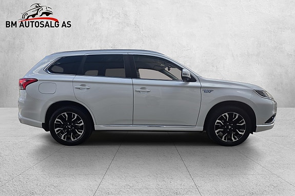 Mitsubishi Outlander 3 of 5