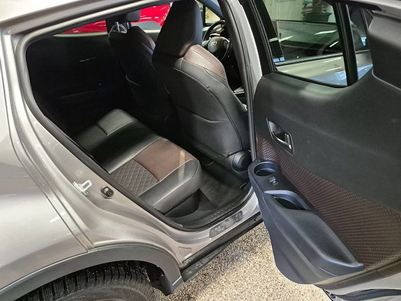 Toyota C-HR 27 of 30