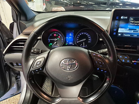 Toyota C-HR 15 of 30