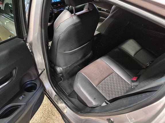 Toyota C-HR 25 of 30