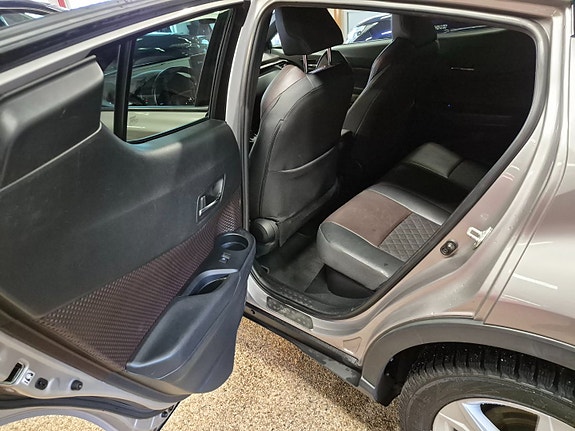 Toyota C-HR 24 of 30