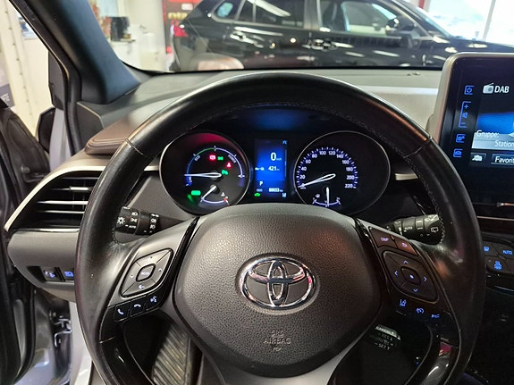 Toyota C-HR 14 of 30