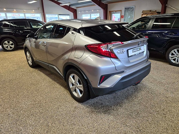 Toyota C-HR 3 of 30