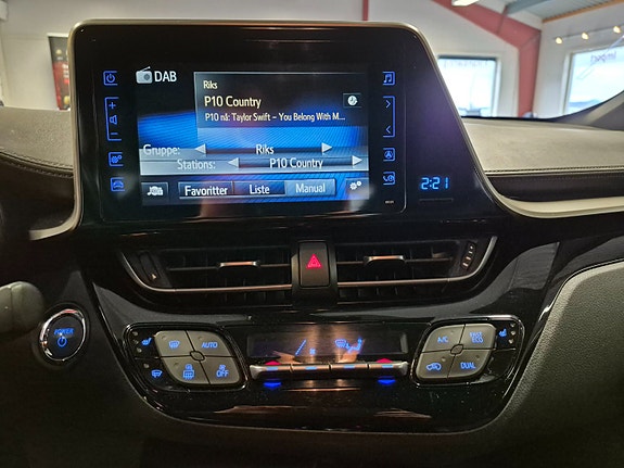 Toyota C-HR 17 of 30