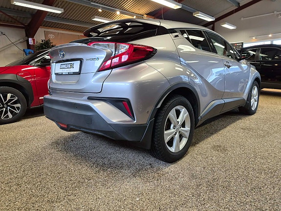 Toyota C-HR 6 of 30