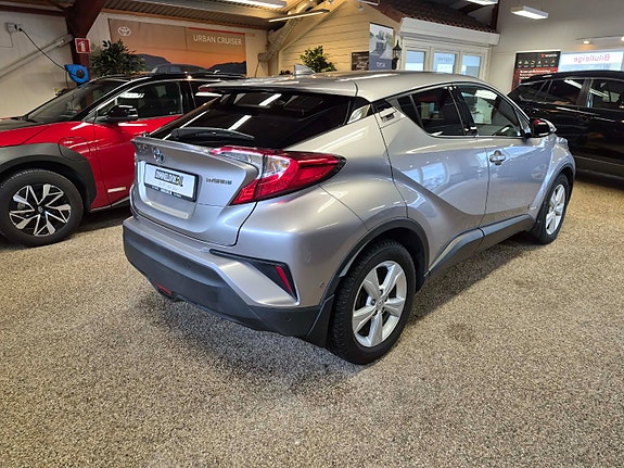 Toyota C-HR 7 of 30