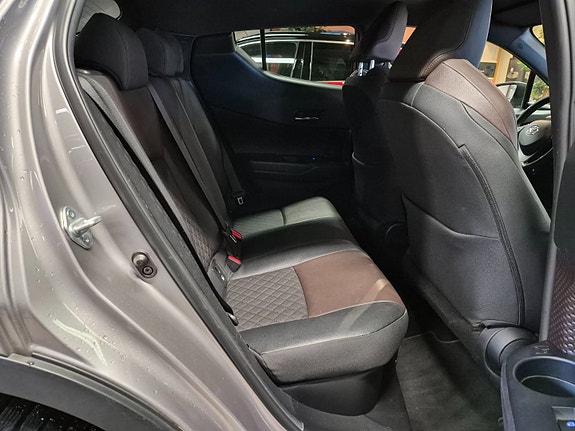 Toyota C-HR 28 of 30