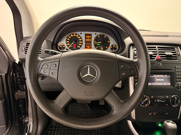 Mercedes-Benz B180 15 of 26