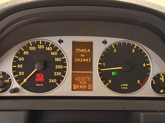 Mercedes-Benz B180 18 of 26