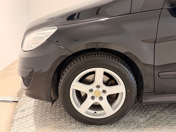 Mercedes-Benz B180 10 of 26