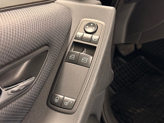 Mercedes-Benz B180 20 of 26