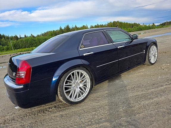 Chrysler 300C 12 of 23