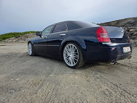 Chrysler 300C 18 of 23