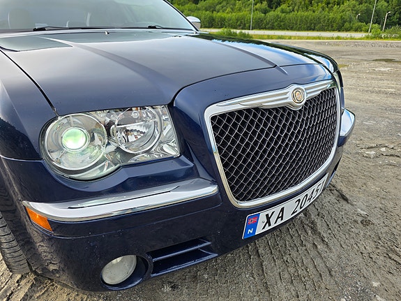 Chrysler 300C 9 of 23