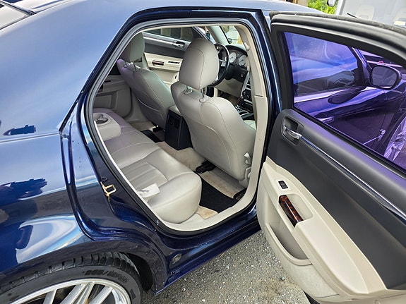 Chrysler 300C 19 of 23
