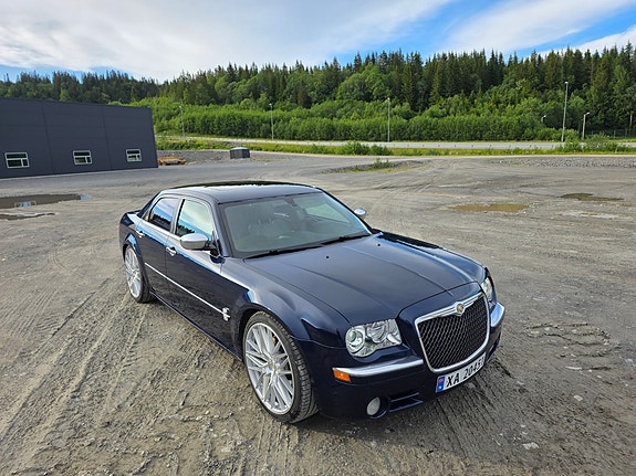 Chrysler 300C 8 of 23
